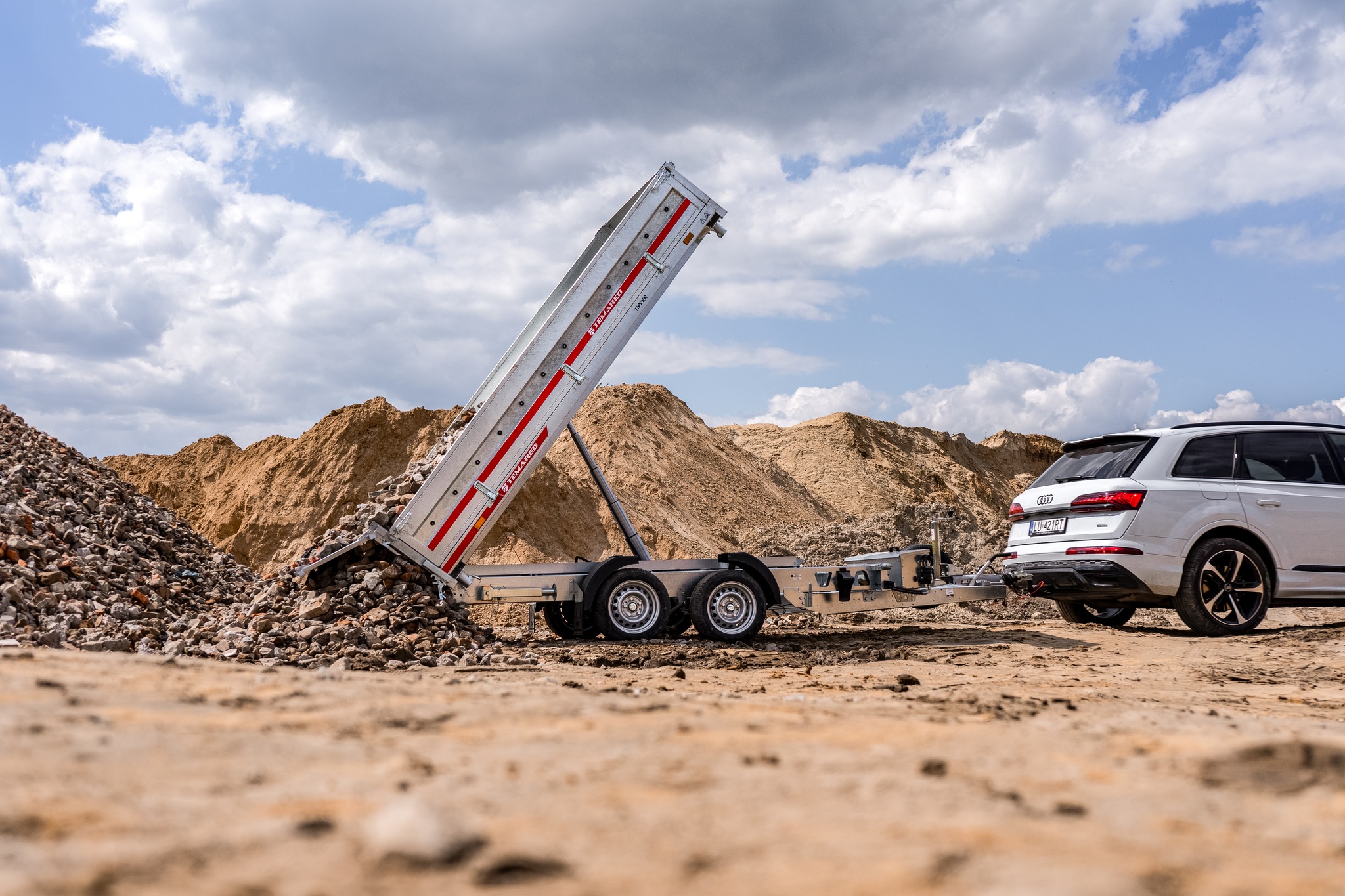 Přívěsné vozíky a autopřepravníky 